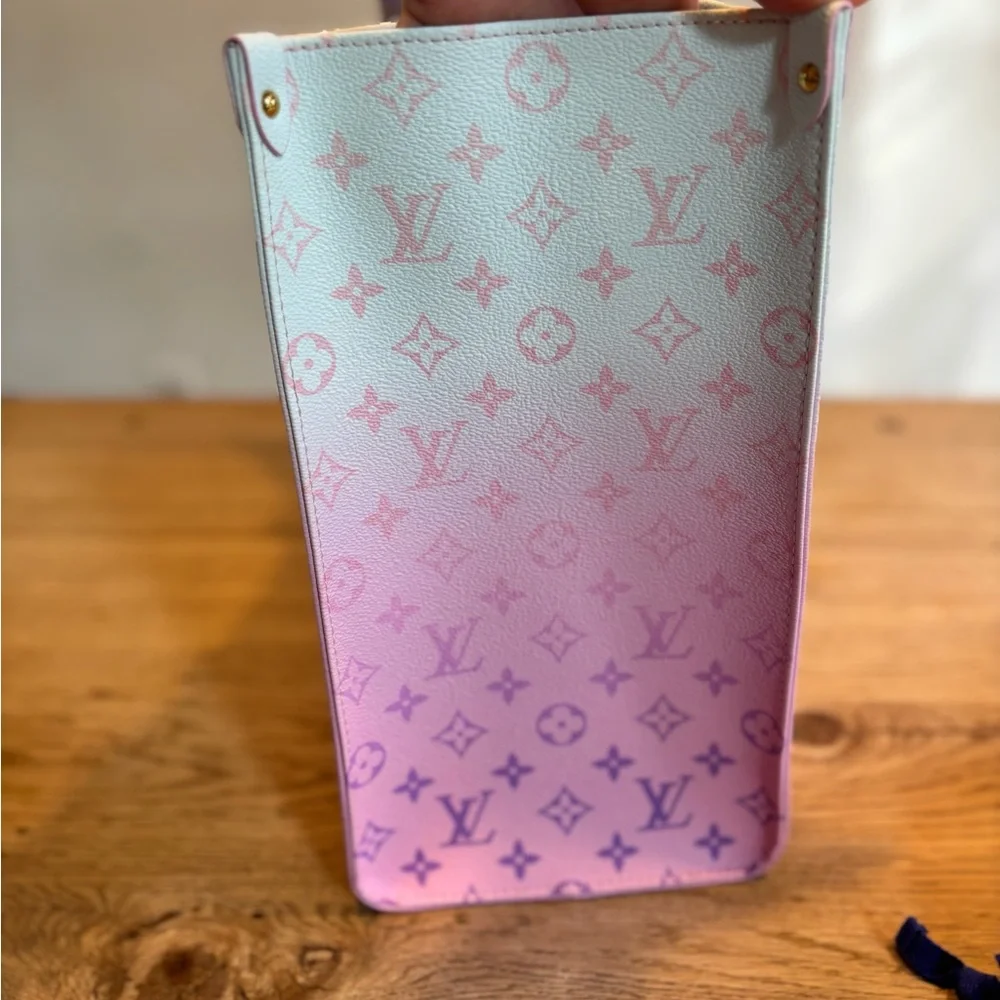 Louis Vuitton OnTheGo GM Sunrise Pastel - Picture 4 of 14